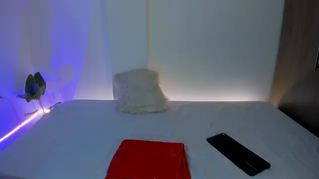 litle slut online show from July 27, 2026, 2:29 am
