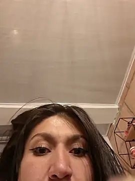 Snapshot of Magenta_Moon chatting on July 24, 2026, 12:19 am Magenta Moon online show from July 24, 2026, 12:19 am