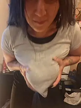 Snapshot of Magenta_Moon chatting on July 27, 2026, 11:12 pm Magenta Moon online show from July 27, 2026, 11:12 pm