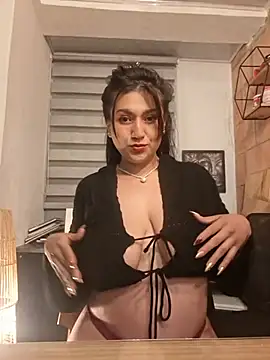 Snapshot of Magenta_Moon chatting on July 30, 2026, 11:37 pm Magenta Moon online show from July 30, 2026, 11:37 pm