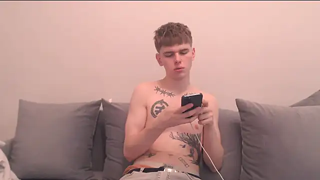 Snapshot of Fredd_Xanders chatting on April 15, 2026, 6:37 pm Fredd Xanders online show from April 15, 2026, 6:37 pm
