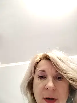 AhlyssaLove1155 online show from January 31, 2026, 7:11 pm