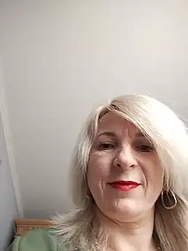 Snapshot of AhlyssaLove1155 chatting on July 15, 2026, 2:55 pm AhlyssaLove1155 online show from July 15, 2026, 2:55 pm