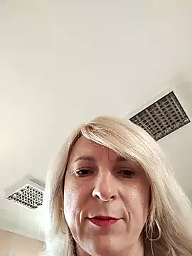 Snapshot of AhlyssaLove1155 chatting on July 20, 2026, 9:01 am AhlyssaLove1155 online show from July 20, 2026, 9:01 am