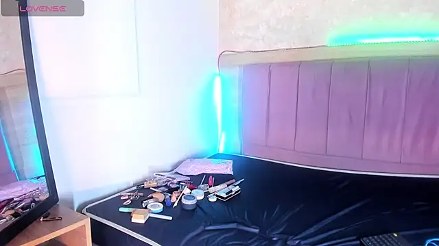 Snapshot of alunnaclarkcm chatting on December 15, 2025, 3:33 am alunnaclarkcm online show from December 15, 2025, 3:33 am