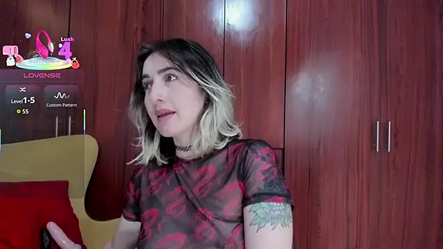 carly grasso online show from November 4, 2025, 3:55 pm