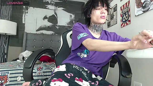 Snapshot of koryu_skull chatting on December 16, 2025, 12:04 am koryu skull online show from December 16, 2025, 12:04 am