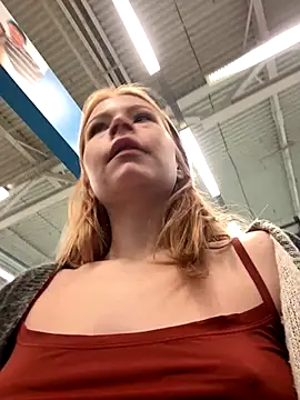 Snapshot of _Little_Ginger chatting on December 16, 2025, 4:39 am Little Ginger online show from December 16, 2025, 4:39 am