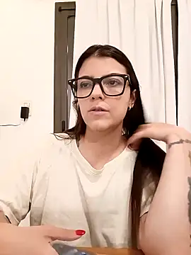 Snapshot of lililovexx chatting on February 2, 2026, 1:15 am lililovexx online show from February 2, 2026, 1:15 am