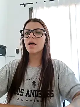 Snapshot of lililovexx chatting on February 17, 2026, 1:29 pm lililovexx online show from February 17, 2026, 1:29 pm