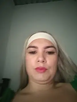 Snapshot of Charlott_smi chatting on May 23, 2026, 4:33 pm Charlott smi online show from May 23, 2026, 4:33 pm