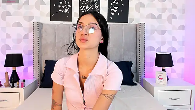 sara stonems online show from December 18, 2025, 12:22 pm