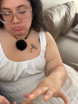 VanesssaMilf  online show from May 20, 2026, 4:24 pm