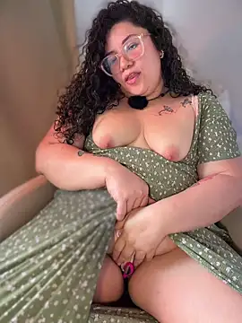 VanesssaMilf  online show from May 29, 2026, 6:28 pm