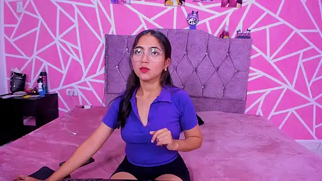 Natalia star25  online show from December 17, 2025, 10:27 pm