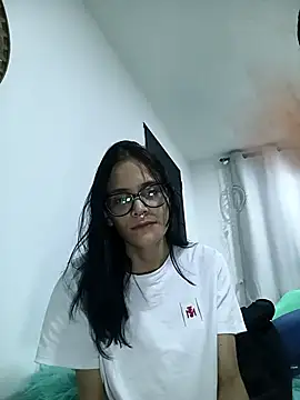 Snapshot of ivonneeldk chatting on December 17, 2025, 5:24 am ivonneeldk online show from December 17, 2025, 5:24 am