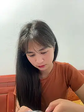 Him MountainGirl online show from April 27, 2026, 1:20 pm