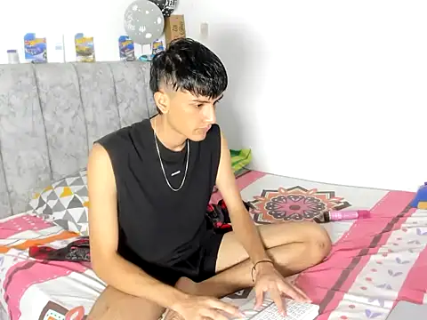 Snapshot of Andycillo chatting on December 15, 2025, 1:21 am Andycillo online show from December 15, 2025, 1:21 am