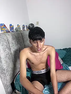 Snapshot of Andycillo chatting on February 15, 2026, 4:31 am Andycillo online show from February 15, 2026, 4:31 am