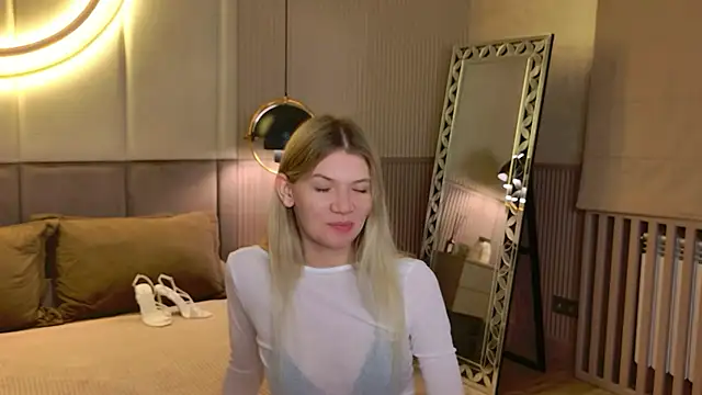 Vivien Hans online show from July 13, 2026, 9:06 pm