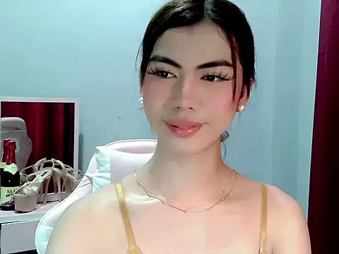 Ur hottestdella online show from January 19, 2026, 6:39 am