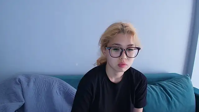 kimyjina online show from June 25, 2026, 3:17 am