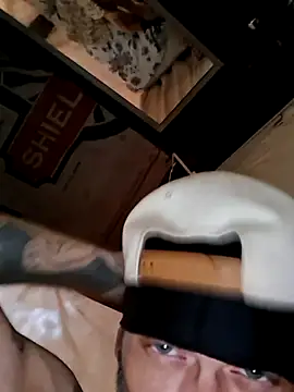 badgirlandjunior69 online show from April 28, 2026, 10:15 pm