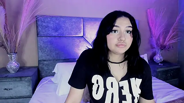 NaomySakura online show from April 26, 2026, 8:39 pm