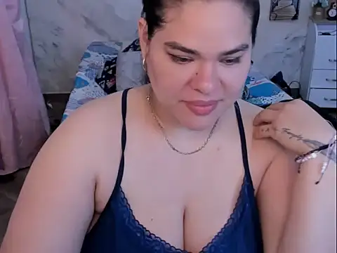 Snapshot of NinaFuentes2X chatting on May 8, 2026, 4:40 am NinaFuentes2X online show from May 8, 2026, 4:40 am