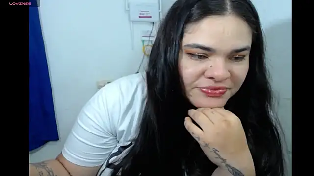 Snapshot of NinaFuentes2X chatting on May 22, 2026, 4:19 am NinaFuentes2X online show from May 22, 2026, 4:19 am
