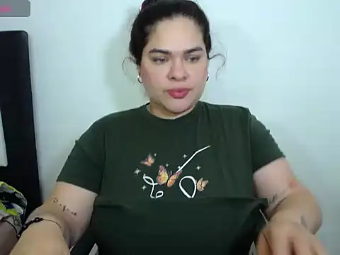 Snapshot of NinaFuentes2X chatting on August 3, 2026, 3:27 am NinaFuentes2X online show from August 3, 2026, 3:27 am