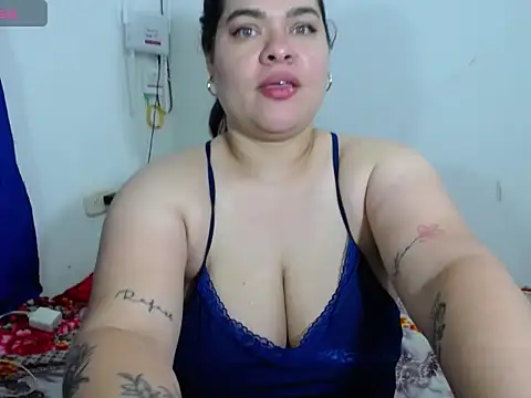 Snapshot of NinaFuentes2X chatting on August 7, 2026, 3:52 am NinaFuentes2X online show from August 7, 2026, 3:52 am