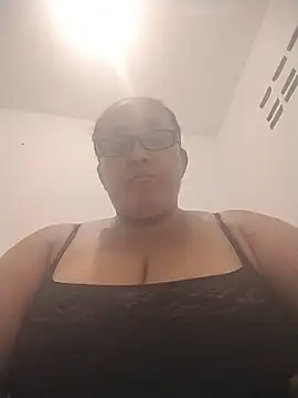 Nini Love  online show from June 22, 2026, 3:25 am