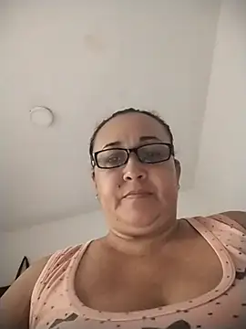 Nini Love  online show from June 28, 2026, 3:07 pm