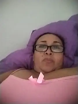 Nini Love  online show from July 12, 2026, 9:28 pm