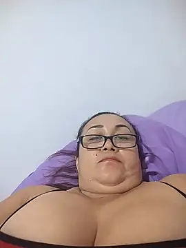 Nini Love  online show from July 26, 2026, 4:03 pm