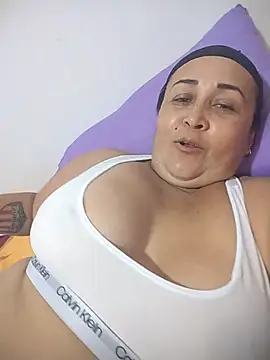 Nini Love  online show from July 28, 2026, 3:35 am