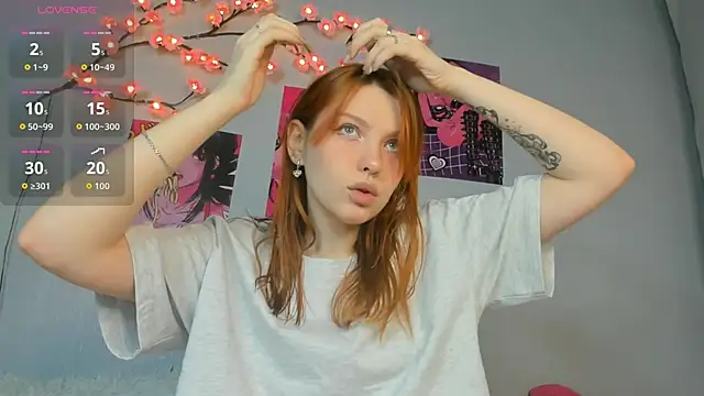 Snapshot of PinkPout chatting on December 17, 2025, 4:24 pm PinkPout online show from December 17, 2025, 4:24 pm