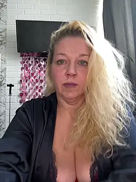 JenniferCarmen online show from February 24, 2026, 8:01 am