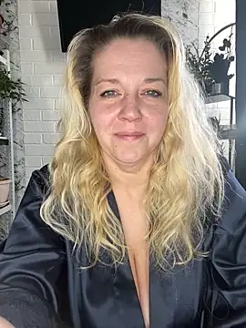 JenniferCarmen online show from May 1, 2026, 1:21 am