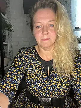 JenniferCarmen online show from June 30, 2026, 3:29 am