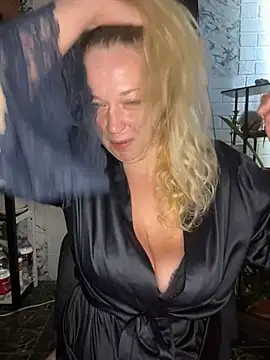 JenniferCarmen online show from July 2, 2026, 3:23 am