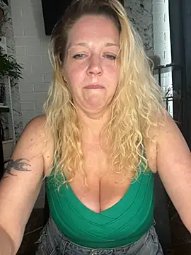 JenniferCarmen online show from July 10, 2026, 3:11 am