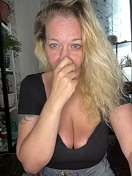 JenniferCarmen online show from July 24, 2026, 2:31 am