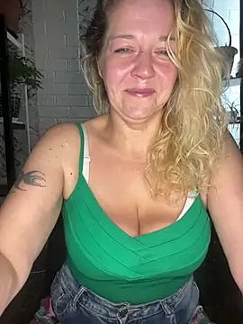 JenniferCarmen online show from July 31, 2026, 2:55 am