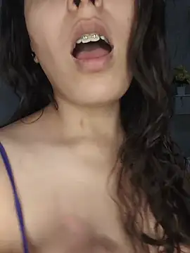 SubmissiveKaur online show from June 3, 2026, 2:36 am