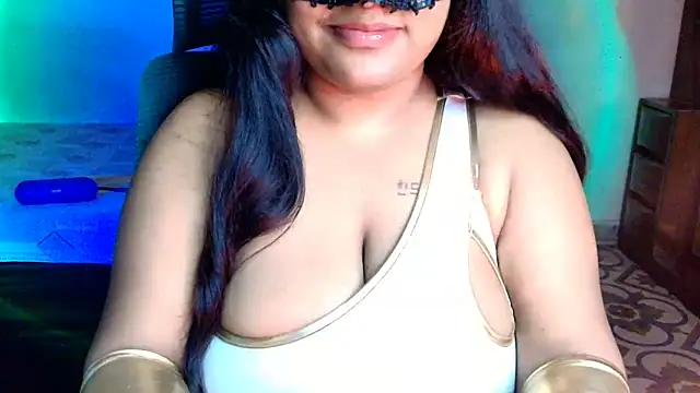 HEZALNUT online show from June 18, 2026, 7:18 pm