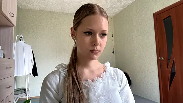 ZaidaSchwarten online show from March 11, 2026, 11:38 am