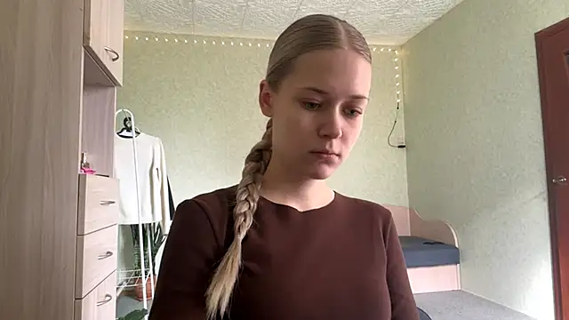 ZaidaSchwarten online show from May 1, 2026, 2:10 pm