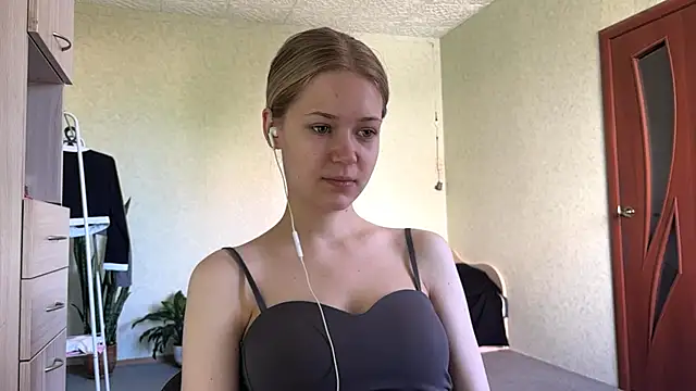 Snapshot of ZaidaSchwarten chatting on May 24, 2026, 5:23 am ZaidaSchwarten online show from May 24, 2026, 5:23 am